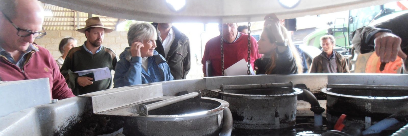 Inspecting-the-compost-tea-brewer-at-Hemsworth-Farm-during-Innovative-Farmers-field-lab1 Inspecting-the-compost-tea-brewer-at-Hemsworth-Farm-during-Innovative-Farmers-field-lab1