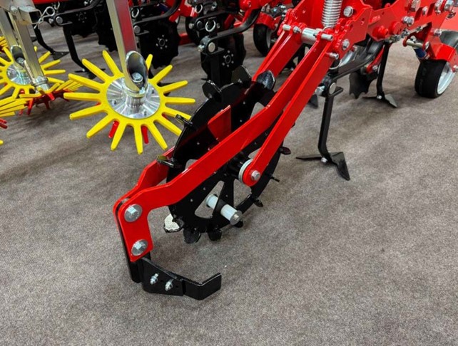 Cross-hill weeder